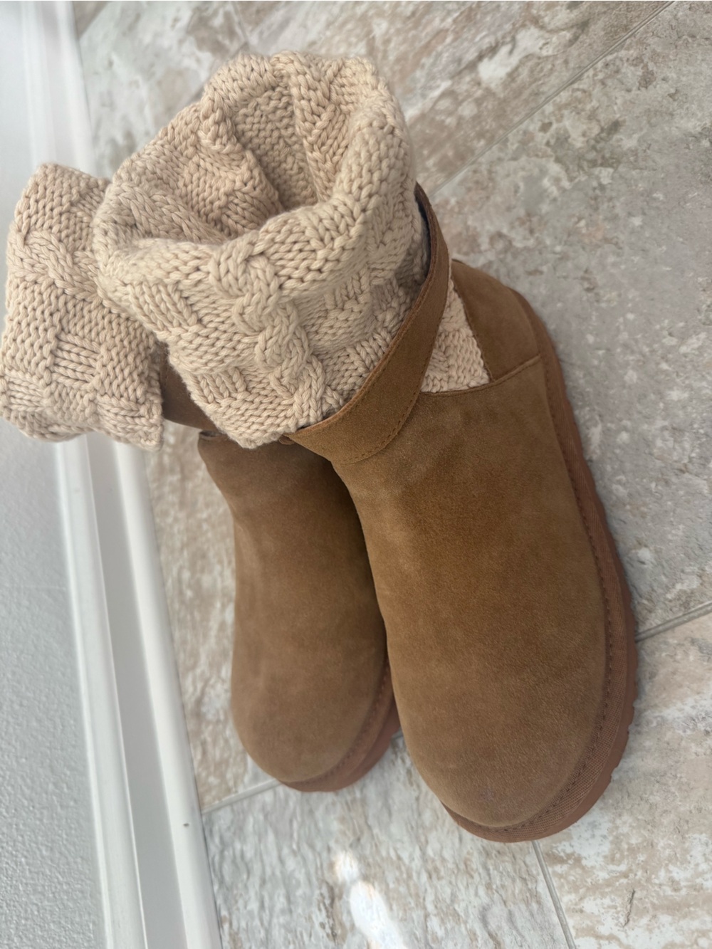 EUC Ugg Cassidee Knit Cuff Boots Chestnut/Cream  Size 8